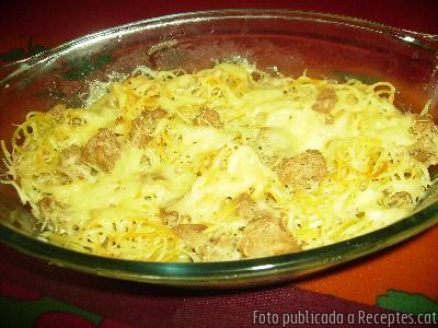 Spaguettis amb tonyina gratinats